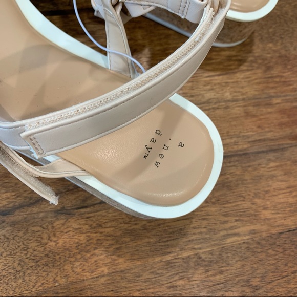 Size 8 - Summertime Sandals - Velcro/ Cork Platform, '90s athleisure - Picture 6 of 10